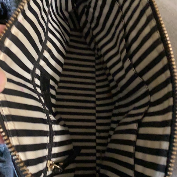 Authentic Kate Spade purse incudes dust bag and longer shoulder strap - Picture 3 of 3